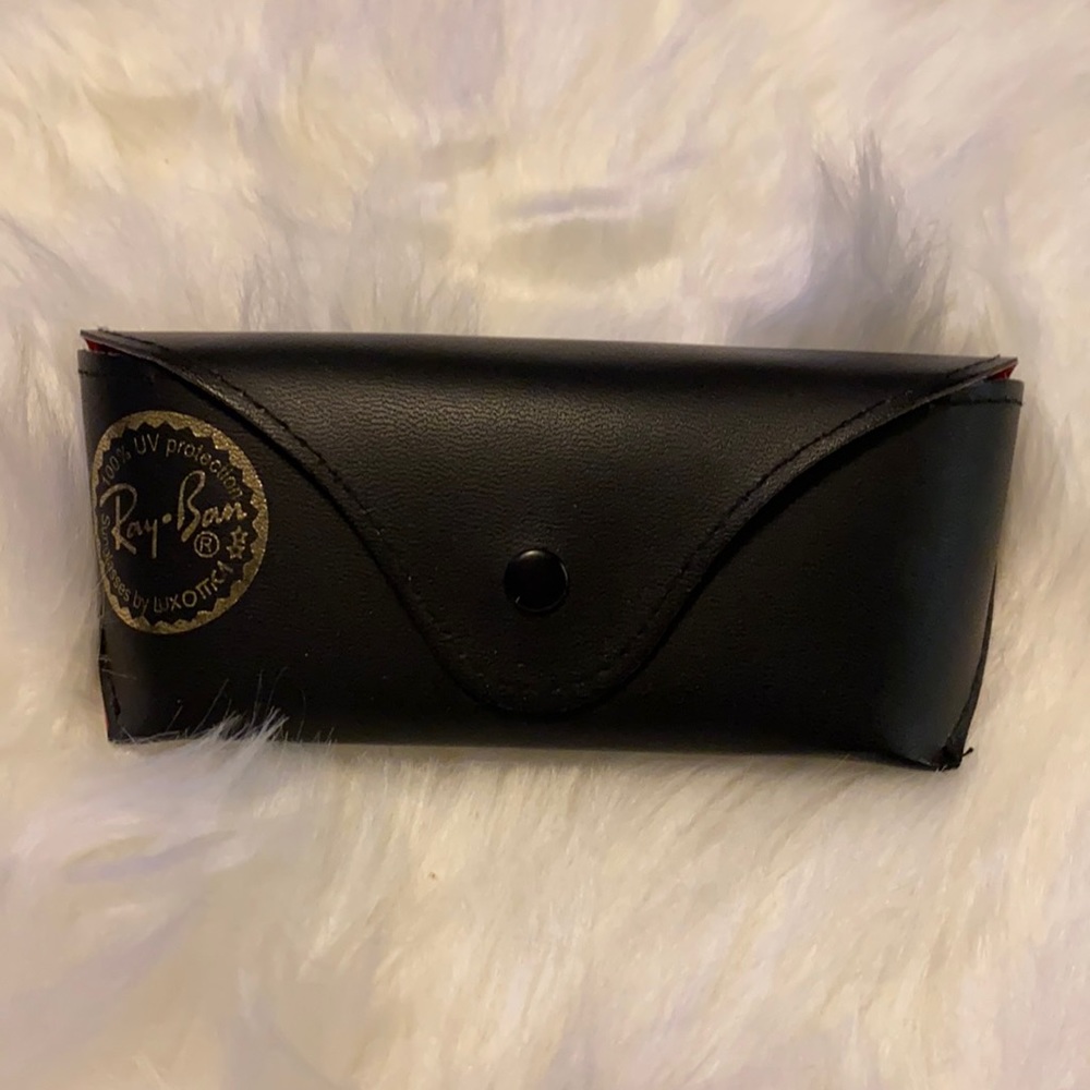 Ray Ban case with cleaning cloth